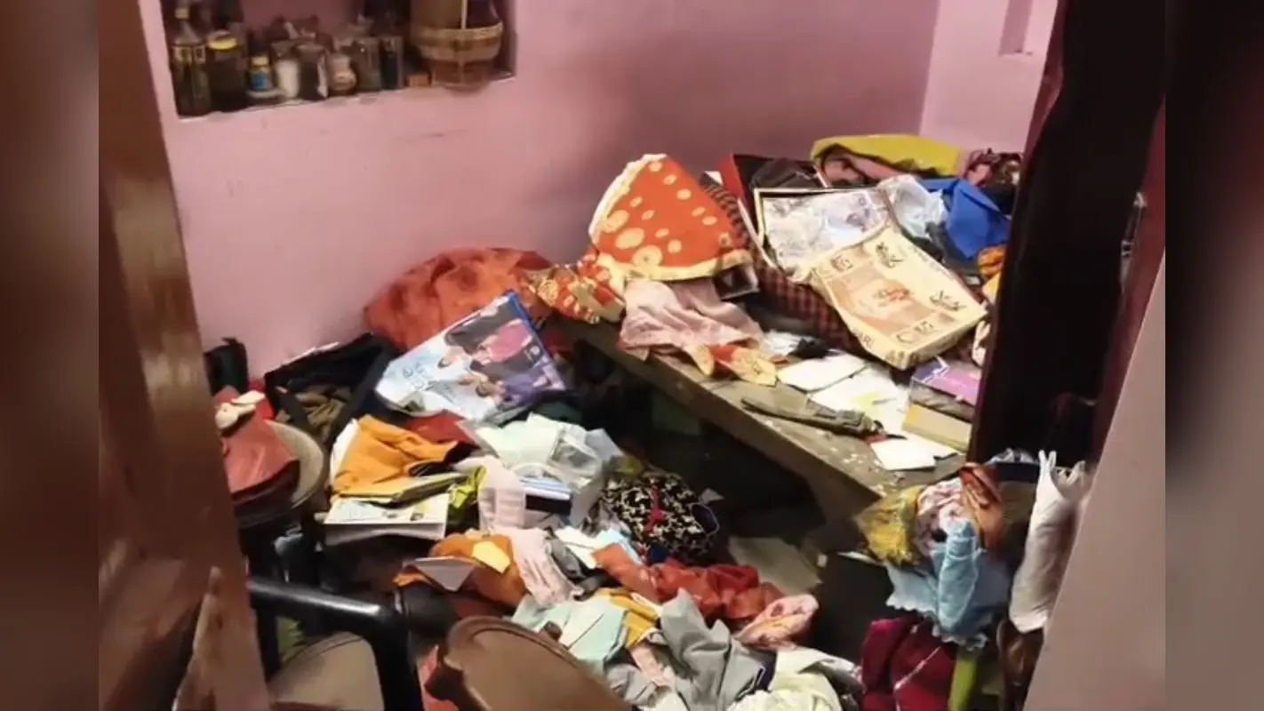 Samastipur News: मथुरापुर बाजार समिति के पास बोरा व्यवसायी के घर बड़ी वारदात, खिड़की-दरवाजे तोड़कर उड़ाए लाखों के जेवर